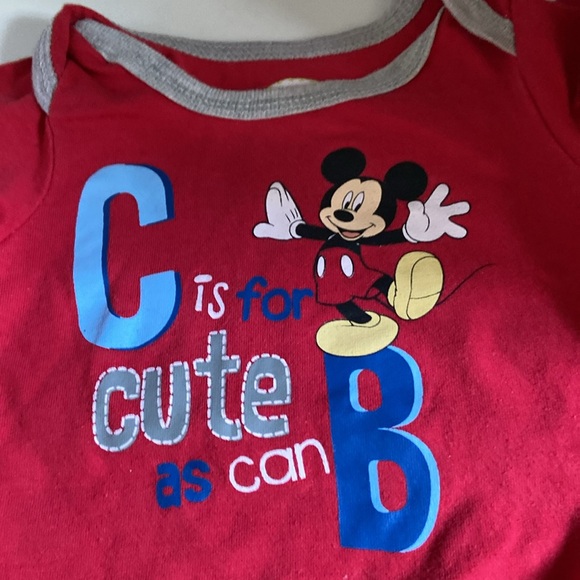 Disney 6-9 mths NWOT long sleeve onesie red with Mickey on front - Picture 3 of 6
